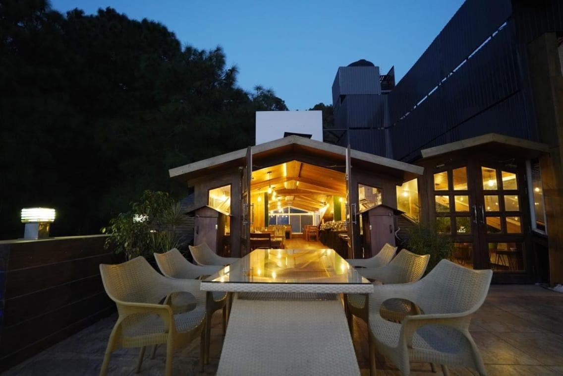 Hotel Whispering Winds Kasauli Eksteriør billede