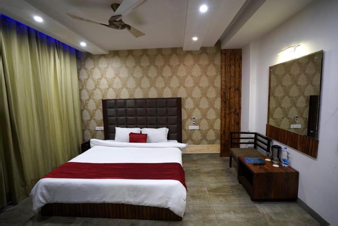 Hotel Whispering Winds Kasauli Eksteriør billede