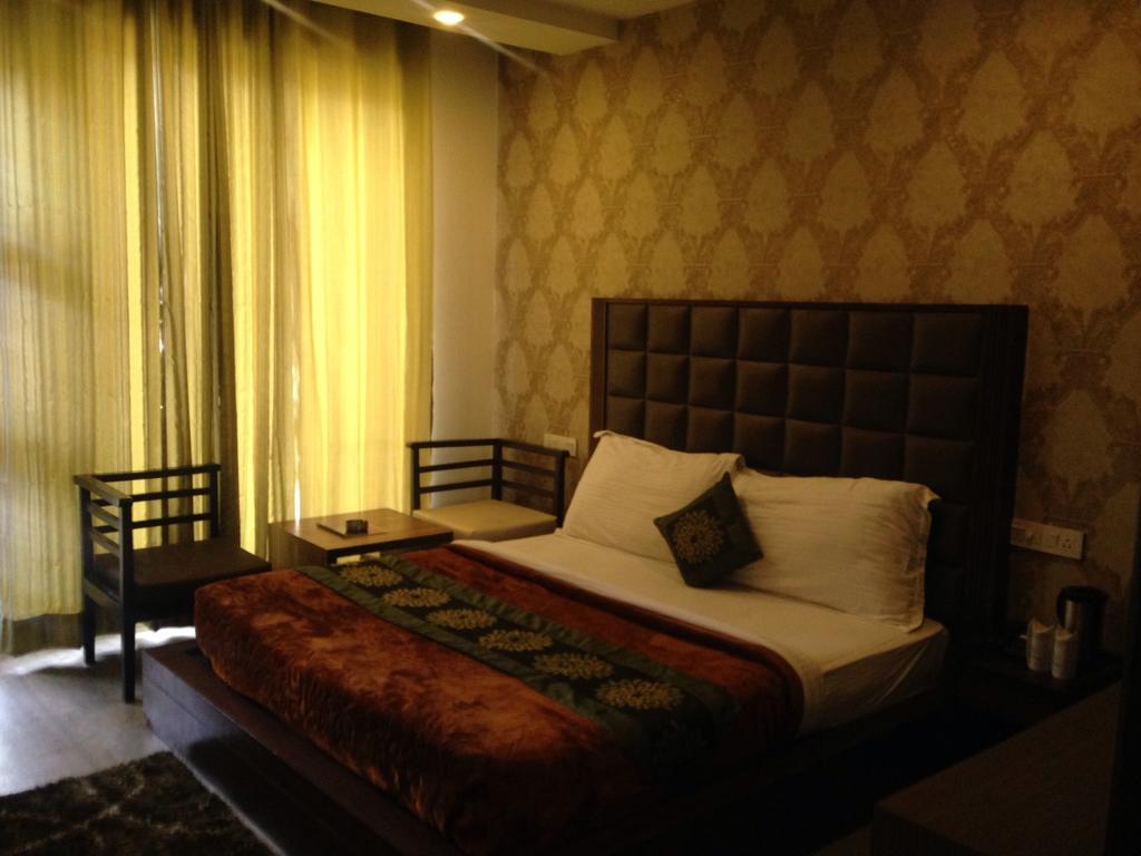 Hotel Whispering Winds Kasauli Værelse billede