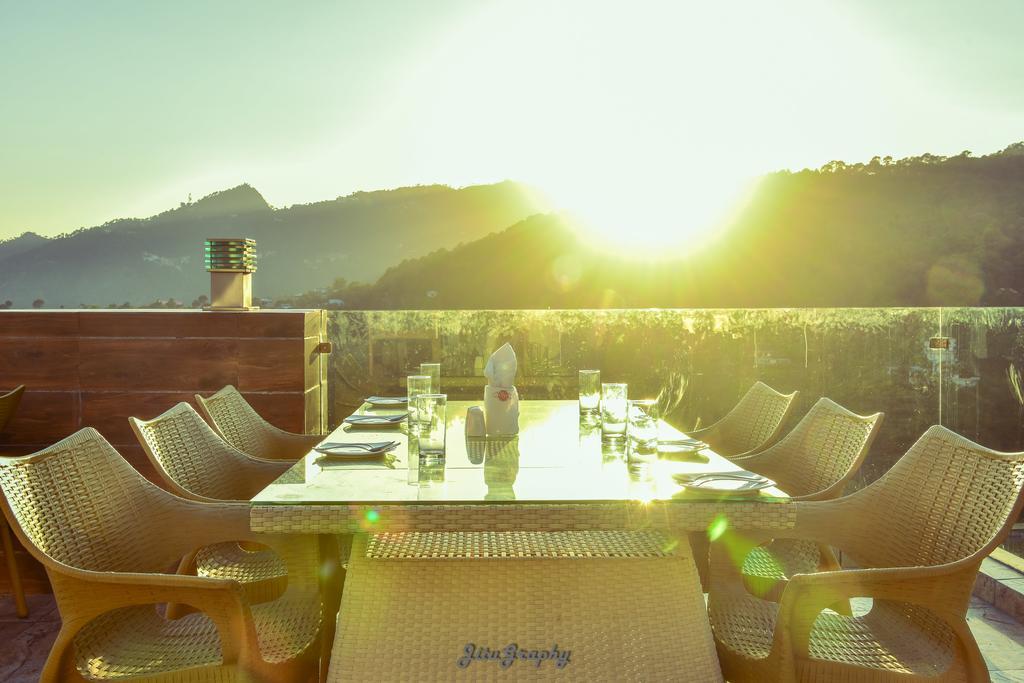 Hotel Whispering Winds Kasauli Eksteriør billede