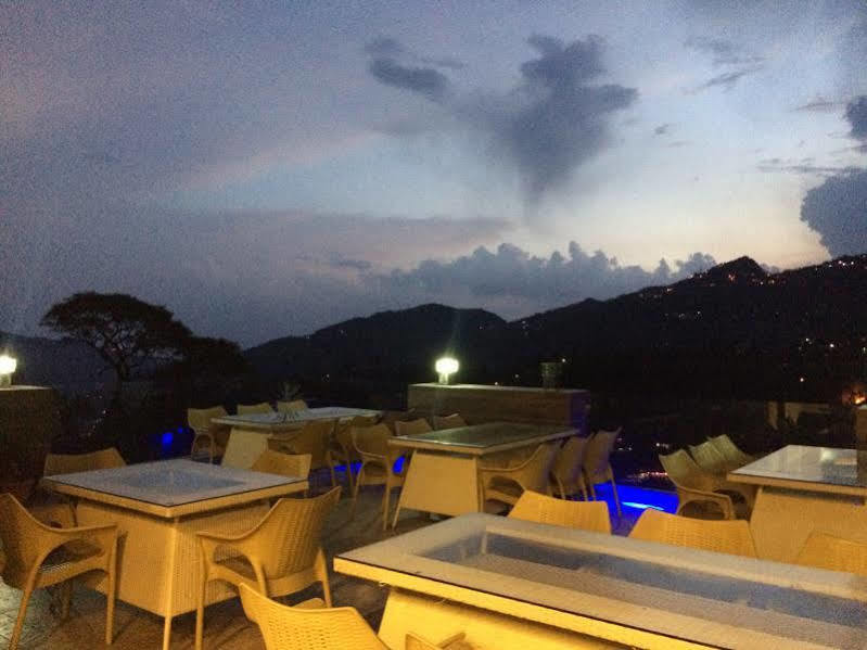 Hotel Whispering Winds Kasauli Eksteriør billede